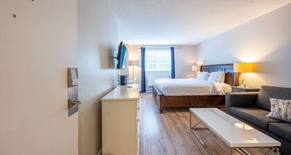 Deluxe King bed in Saint-Sauveur