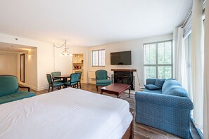 1 bedroom, iron/ironing board, free WiFi, bed sheets - Studio cuisine le Domaine à Saint-Sauveur (Saint-sauveur)