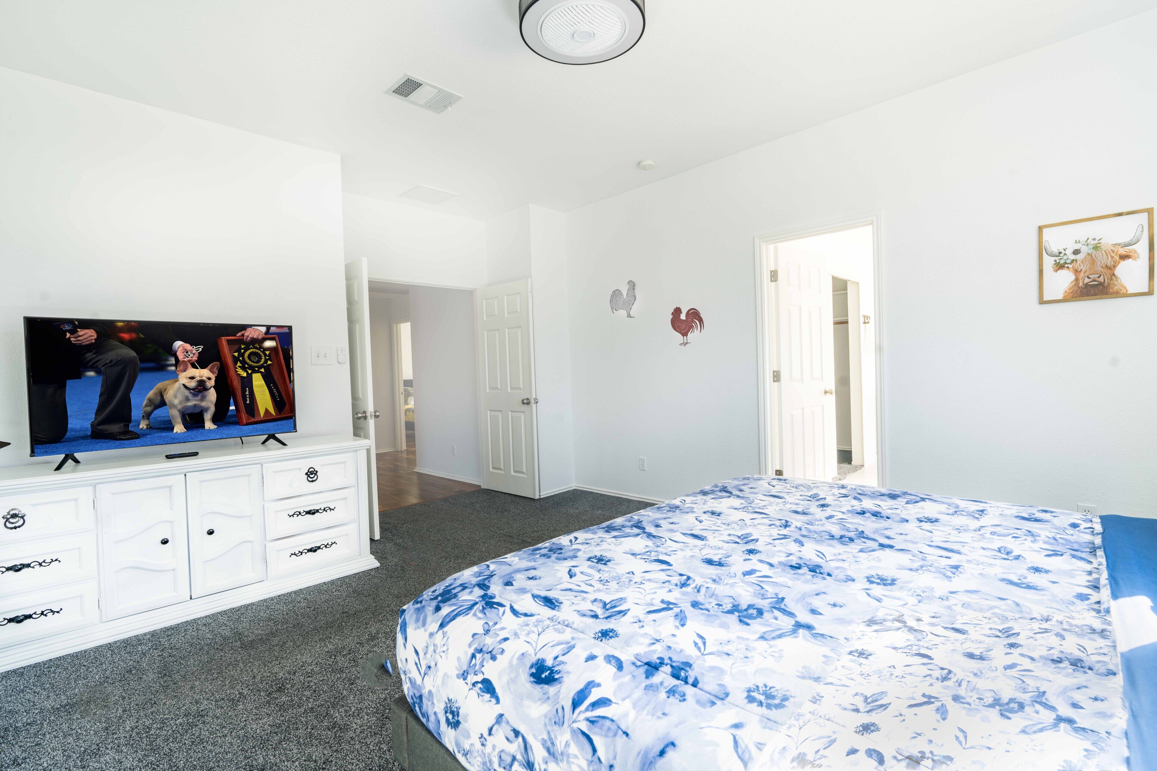 4 bedrooms, iron/ironing board, WiFi, bed sheets