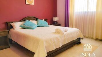 9 bedrooms, WiFi, bed sheets