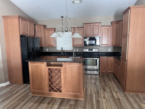 Relaxing lake view condo- family and pet friendly! 