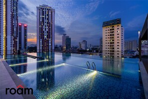 Outdoor pool - Chambers Residence Kuala Lumpur by Roam (Kuala Lumpur)