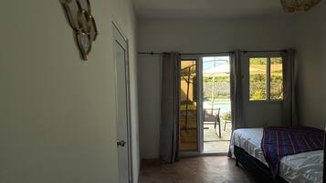 Habitación cuádruple básica | Ropa de cama