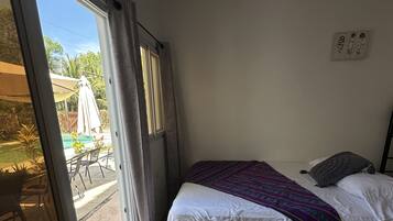 Basic Quadruple Room | Bed sheets