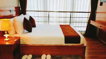 Habitación Deluxe doble | Ropa de cama de alta calidad y colchones Select Comfort