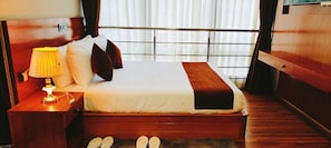 Habitación Deluxe doble | Ropa de cama de alta calidad y colchones Select Comfort