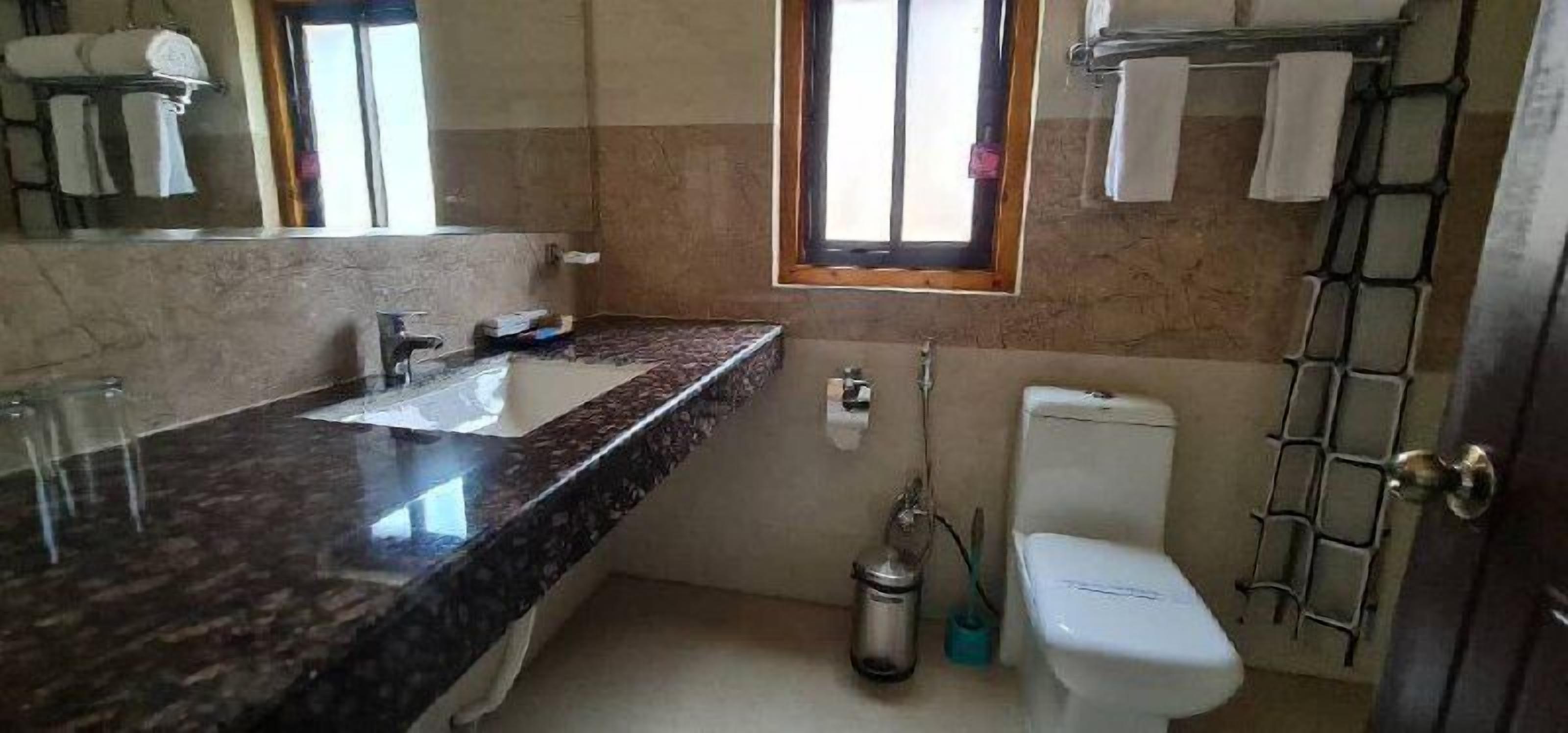 Regadera, regadera tipo lluvia, amenidades de baño gratuitas 