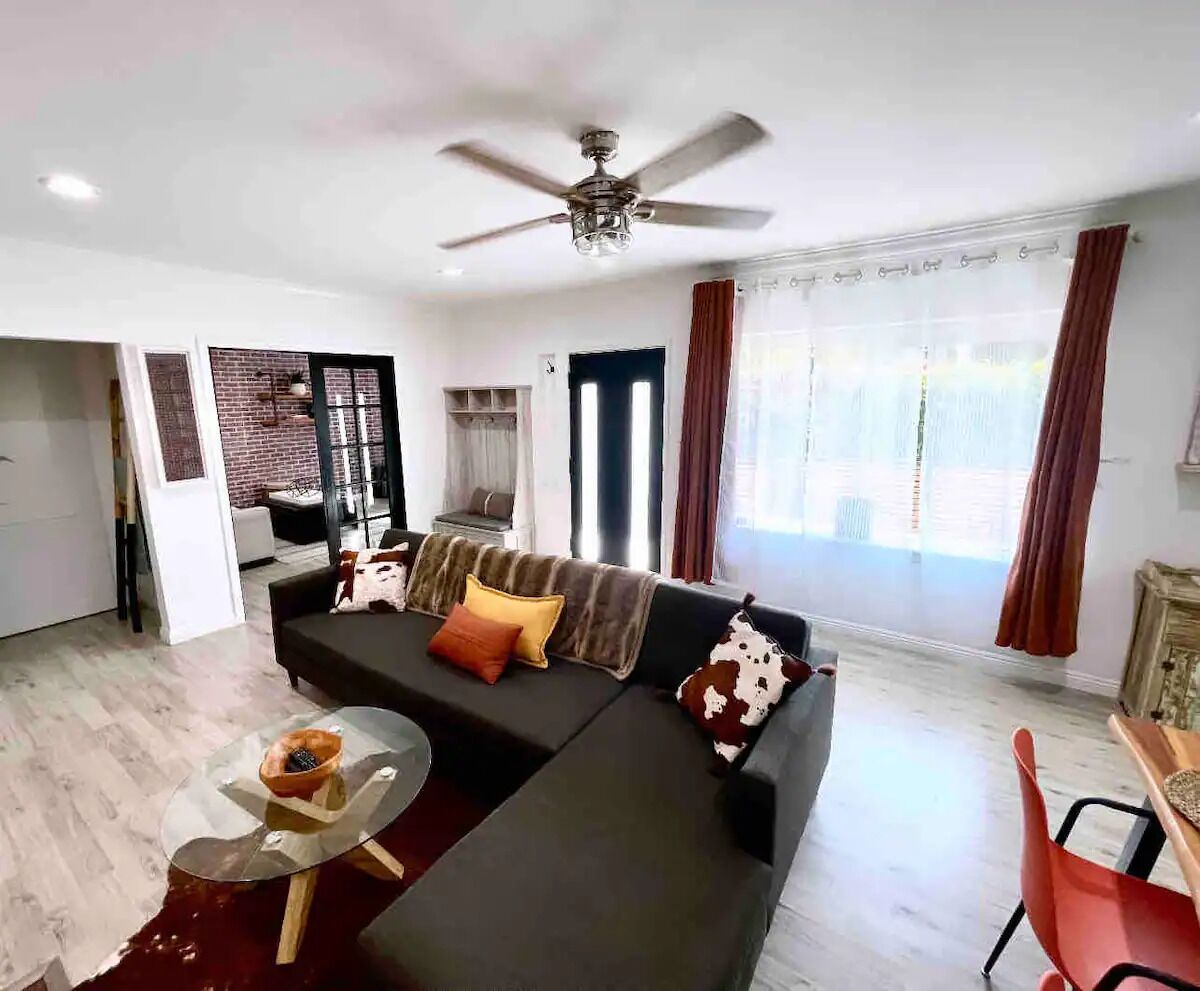 New condo style LA home near shopping, dining & entertainment near Sunset Blvd