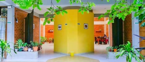 Mặt tiền nơi lưu trú