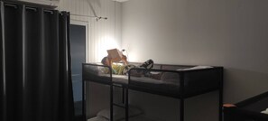 7 makuuhuonetta, Wi-Fi, vuodevaatteet