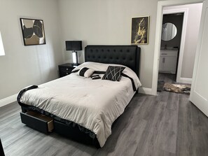 3 bedrooms, desk, iron/ironing board, WiFi