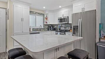 KylskÄp, mikrovÄgsugn, ugn och spishÀll