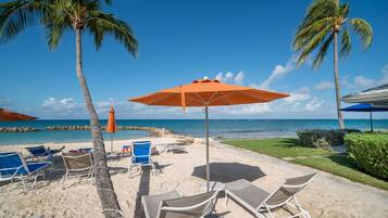Am Strand, Liegestühle, Strandtücher