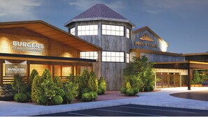 Un bâtiment moderne avec une enseigne indiquant : « The Burgers of Madison County ».
