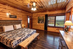 6 bedrooms, iron/ironing board, travel crib, free WiFi - InCabinHeatedPool EV Charger Arcades-KingBeds-Sleeps upto 20-Jacuzzi-W/D-EV1 (Sevierville)