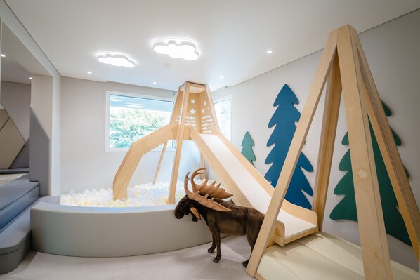 Family Apartment | 2 bedrooms, free WiFi - Pico Kids Pool Villa (Busan)