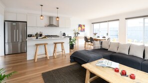 TV - Rock Cottage (Trentham)
