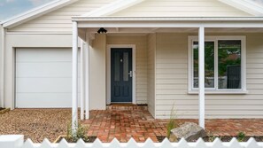 Exterior detail - Rock Cottage (Trentham)