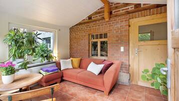 Fernseher, Tischtennisplatte