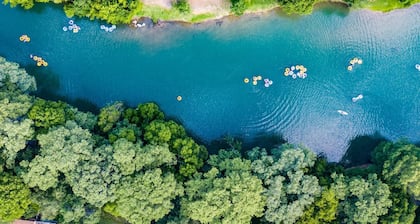 Tranquil Cozy Riverfront Condo | Guadalupe River Access | Pool & Hot Tub | Walk to Schlitterbahn