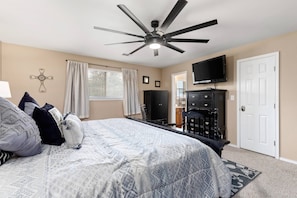 2 bedrooms, iron/ironing board, travel crib, free WiFi