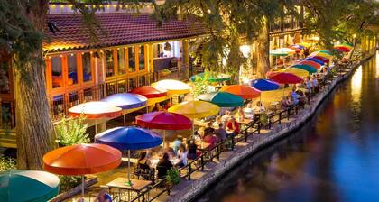 Tranquil Cozy Riverfront Condo | Guadalupe River Access | Pool & Hot Tub | Walk to Schlitterbahn