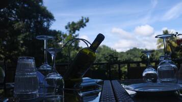 Free daily English breakfast