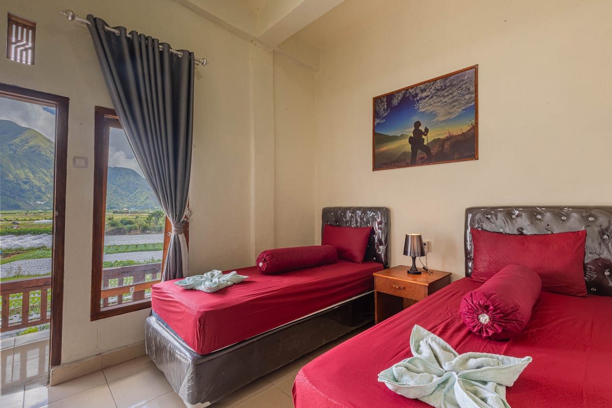 Standard Twin Room, 2 Katil Bujang (Single), Non Smoking, Mountain View | Dihias secara berasingan, dilengkapkan perabot secara berasingan