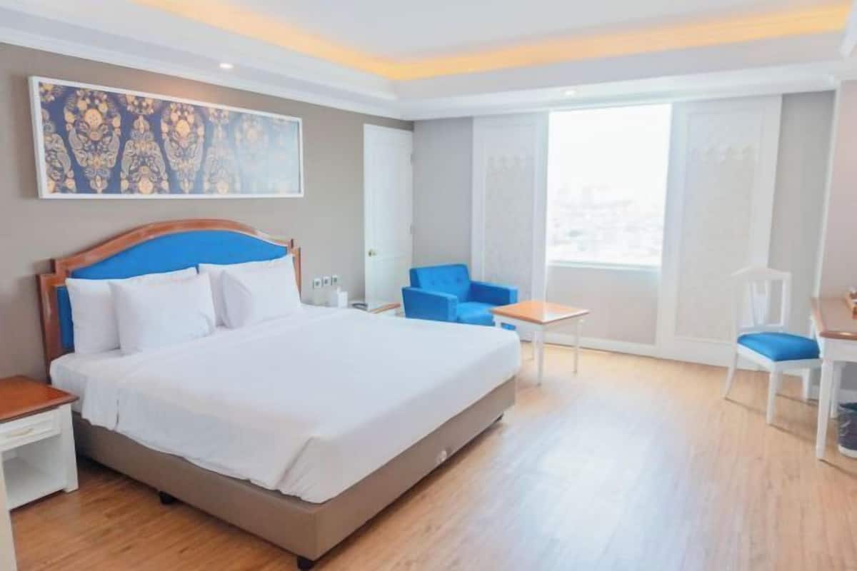 In-room safe, iron/ironing board (on request), free WiFi