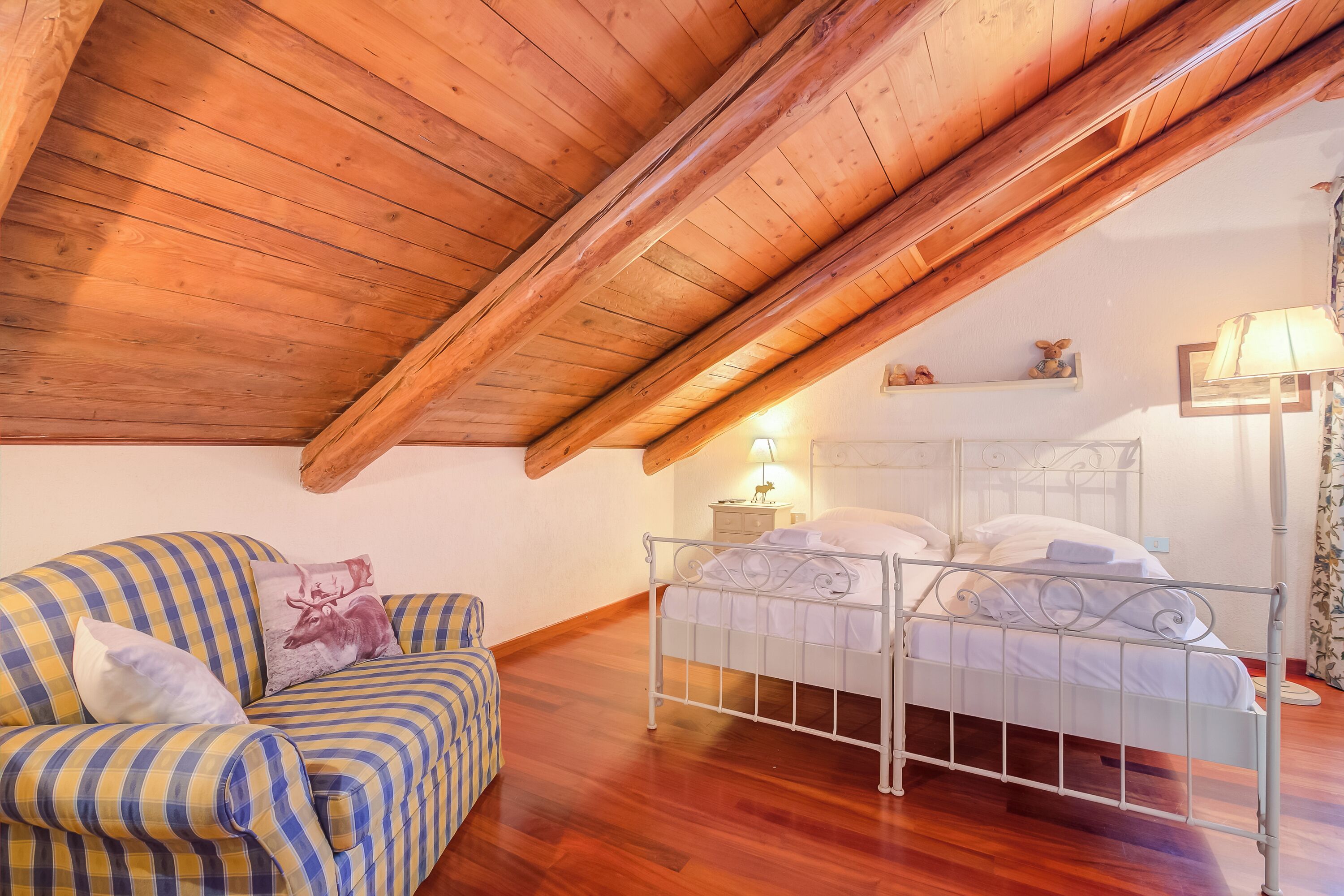 2 bedrooms, laptop workspace, free WiFi, bed sheets