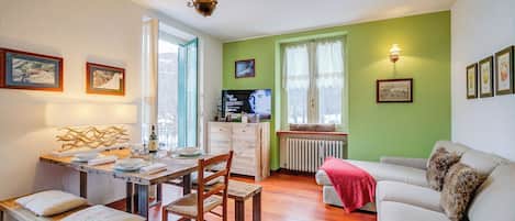 21–tuumainen äly-TV, jossa digitaalikanavat