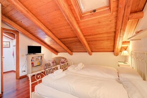 Apartamento familiar, varias habitaciones (La Torre In The Center Of Town) | 2 dormitorios, espacio para trabajar con un portátil, wifi gratis