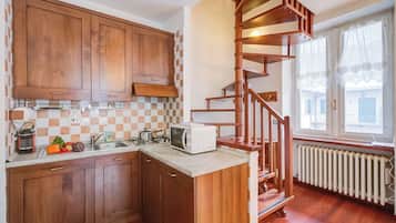 Family Apartment, 2 Bedrooms (La Torre In The Center Of Town) | Private kitchen | Fridge, microwave, stovetop, dishwasher