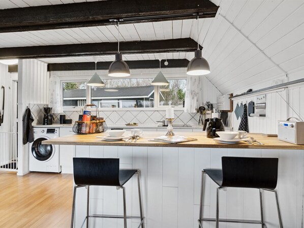 Kühlschrank, Mikrowelle, Ofen, Geschirrspüler