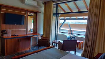 Chambre Double Deluxe | Fer et planche Ă repasser, Wi-Fi gratuit, draps fournis