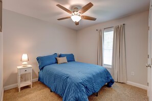 3 bedrooms, iron/ironing board, WiFi, bed sheets