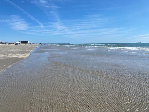 SIV15 - Cute first floor 2B2B beach condo, pool view, private beach access!