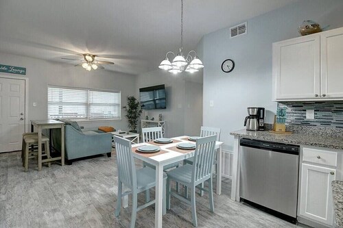 SIV15 - Cute first floor 2B2B beach condo, pool view, private beach access!