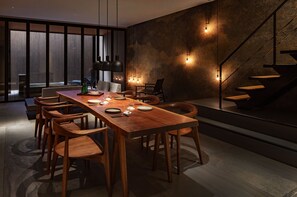 Premium Townhome | Living area