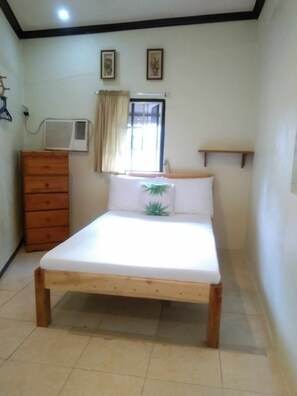 1 bedroom, in-room safe, free WiFi, bed sheets - Private room (Carcar City)