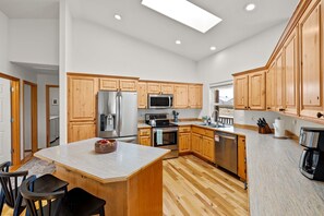 Køleskab, mikrobølgeovn, ovn, kogeplade