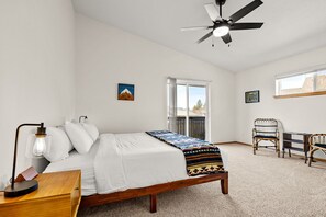 3 bedrooms, desk, iron/ironing board, travel crib