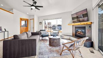 Smart TV y chimenea