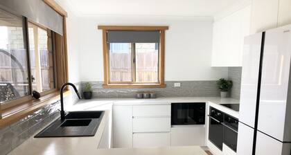 5 minutes from Launceston, Valentine House 124 South Esk dr Hadspen, Tasmania.