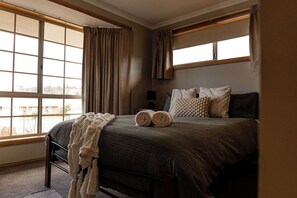 3 bedrooms, Internet