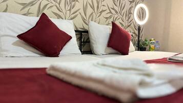 Economy-Zweibettzimmer, Mehrere Betten | Kostenloses WLAN, Bettwäsche