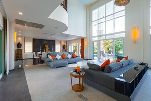 Living area - 7 Bedrooms Mansion on The Golf Course-JB (Cha-am)