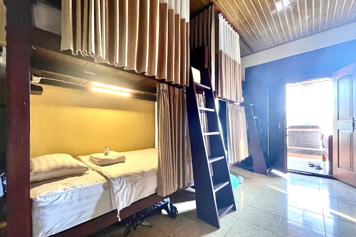 Shared Dormitory, Mixed Dorm