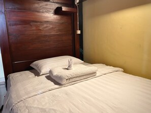 Shared Dormitory, Mixed Dorm | Free WiFi, bed sheets - Desa Hostel (Munduk)