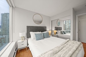 1 bedroom, iron/ironing board, WiFi, bed sheets - 1.5 Bedroom Condo DT, Sleeps 5, Amenities+Parking (Vancouver)